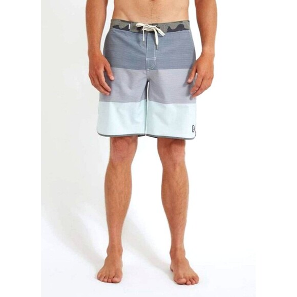 VUORI Men's Cruise Boardshort Wave Stripe Shorts Camo Waist Sz Medium Swim Yoga - Picture 1 of 8